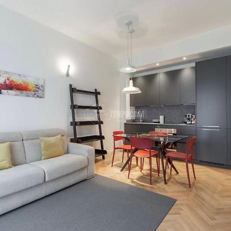 Milano: Incantevole Appartamento In Pieno Centro - Fancy Yellow Apartments エクステリア 写真