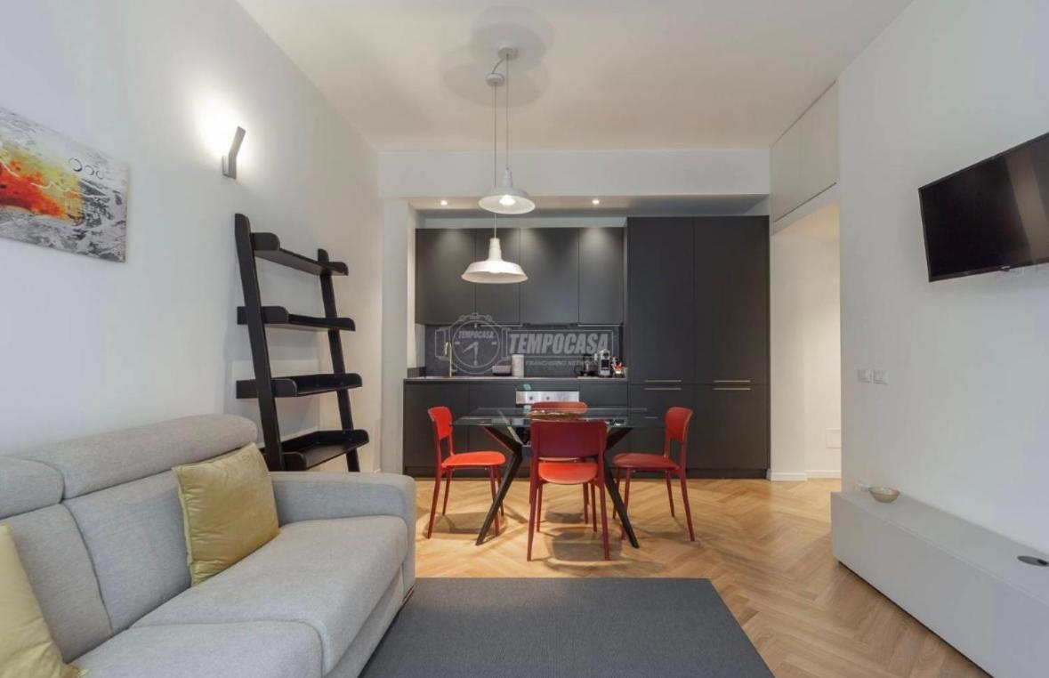 Milano: Incantevole Appartamento In Pieno Centro - Fancy Yellow Apartments エクステリア 写真